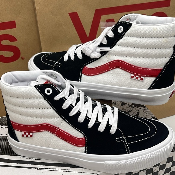 Vans Men’s Skate Sk8-Hi
Athletic Black/Red
VN0A5FCC458 Sneakers - Picture 10 of 16